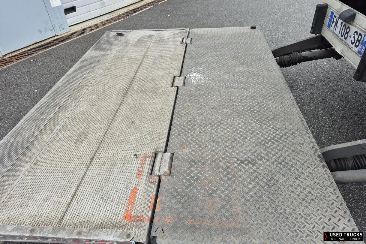 Renault Trucks D Wide 320