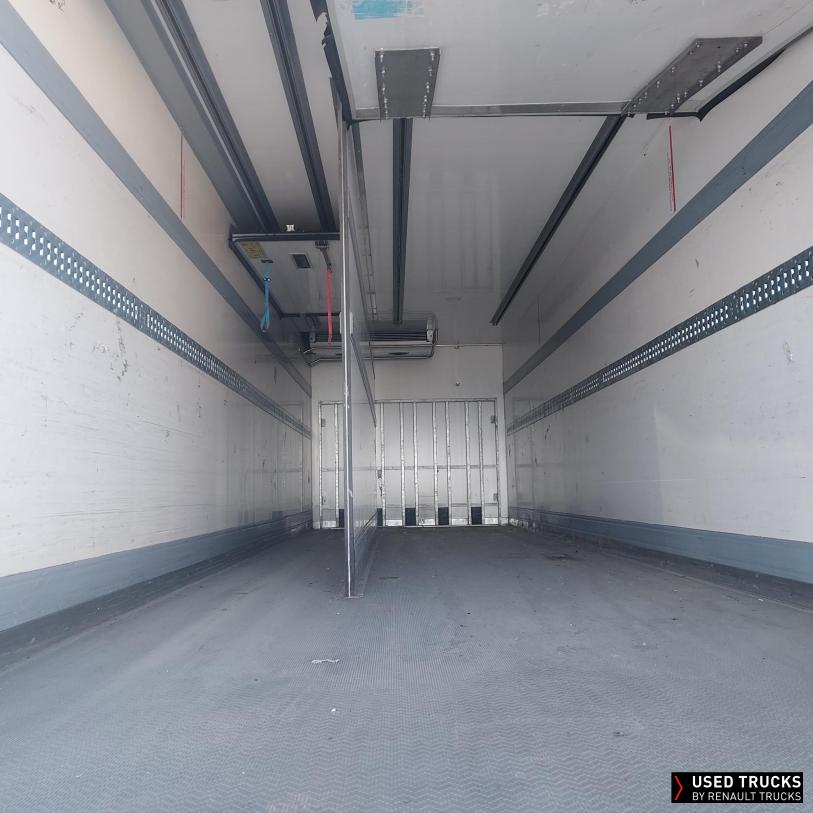 Renault Trucks D Wide 320