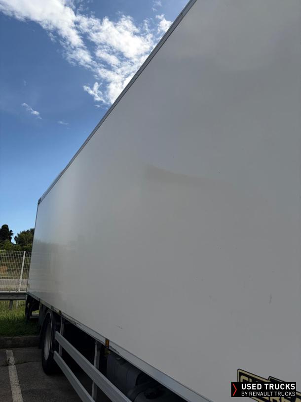 Renault Trucks D Wide 320